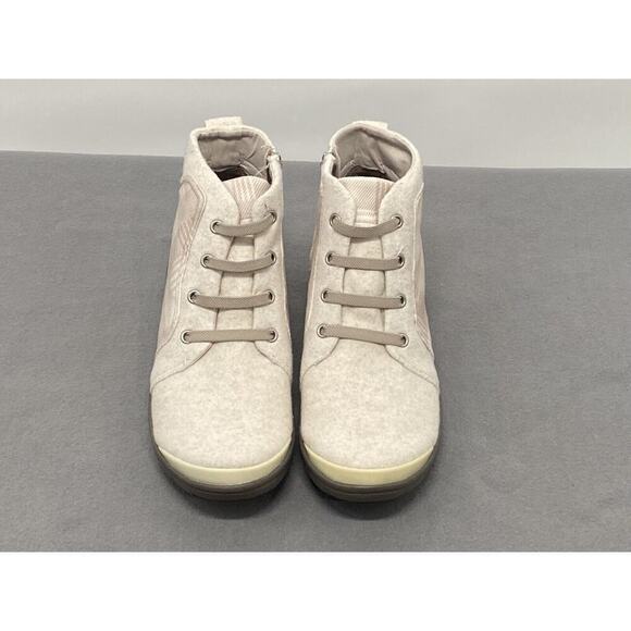 BZees Women’s Kick Back Washable Ankle Boot Sz 9 Taupe - Picture 1 of 5